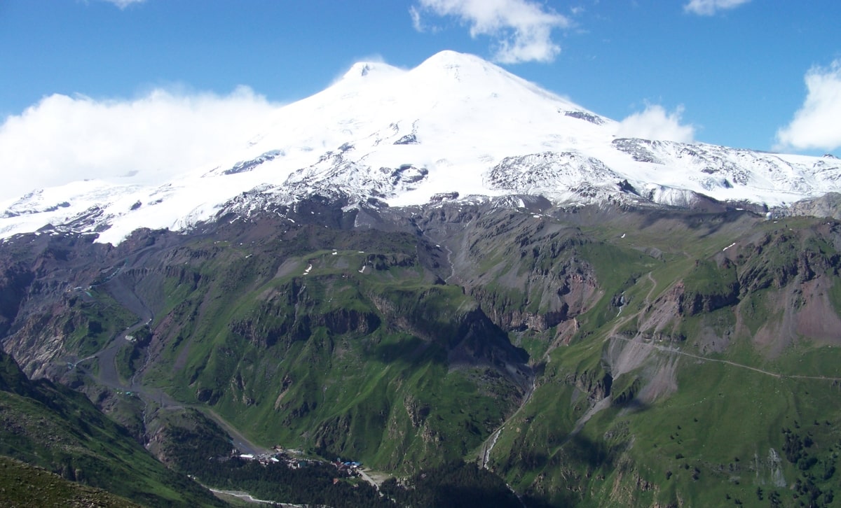 Czeget - widok na Elbrus